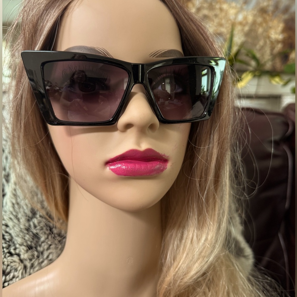 Incognito - Oversized Sunglasses